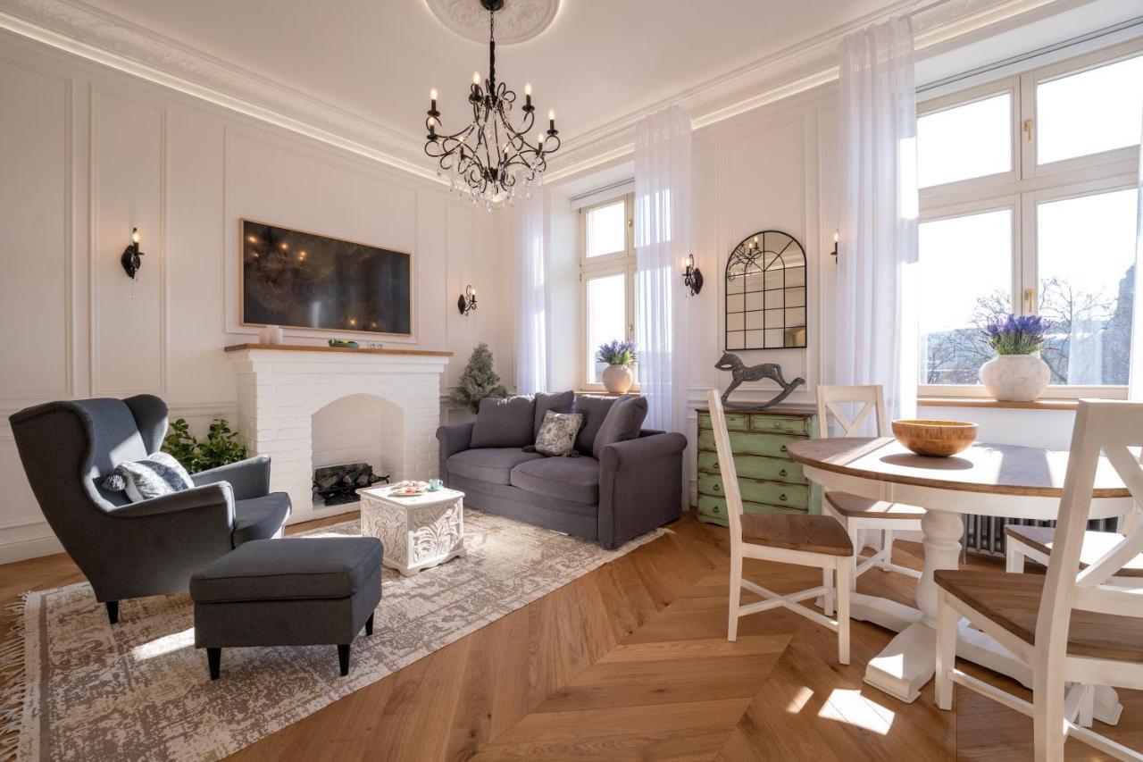 Charme De Provence In Prague Apartment Exterior photo